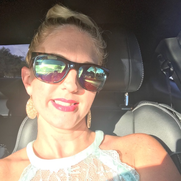 Meet your Posher, Sybil - Picture 1 of 1